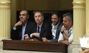 Legalización del vapeo: aseguran que viene de la mano del segundo de Adorni, un ex hombre de Philip Morris