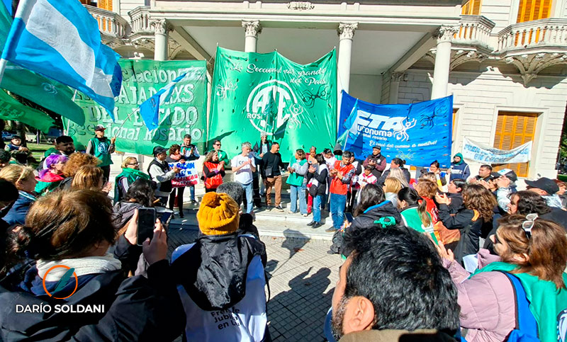 Trabajadores y jubilados realizarán un abrazo solidario al Iapos en defensa del acceso a la salud