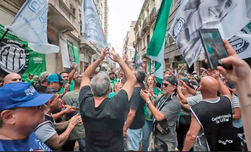 Los trabajadores estatales denuncian una “extorsión” del Gobierno para avanzar sobre los convenios colectivos