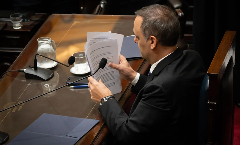 La Cámara de Diputados define este martes si avanza con la interpelación a Adorni