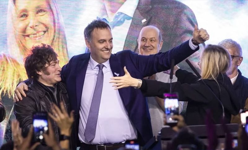 Pasó más de un mes desde que Milei prometió que Adorni presentaría su declaración jurada “en horas”: ¿qué hará la Justicia?