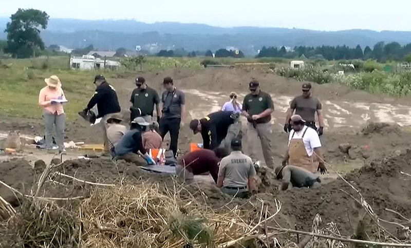 «Escena terrorífica» en Estados Unidos: hallan 117 perros muertos y más de 600 collares enterrados en un refugio de animales