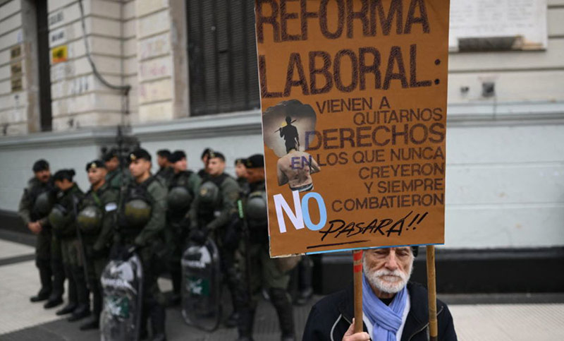 Mientras ya corre la reforma laboral, Argentina es el país de la región con peor panorama de generación de empleo