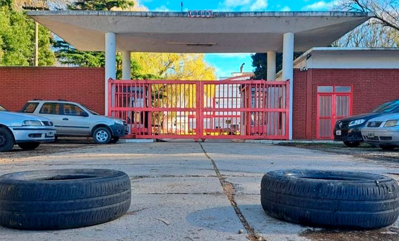 Trabajadores de un frigorífico marplatense fueron a trabajar, no los dejaron entrar y los despidieron