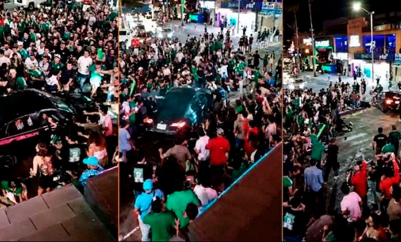 Tragedia en los festejos mundialistas: un auto atropelló a una multitud que festejaba la clasificación de México y dejó 17 heridos