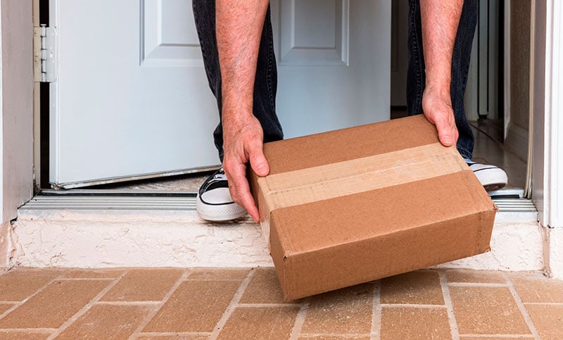 Mientras la industria nacional tambalea, las compras en el exterior mediante el sistema courier aumentaron 84% interanual en mayo
