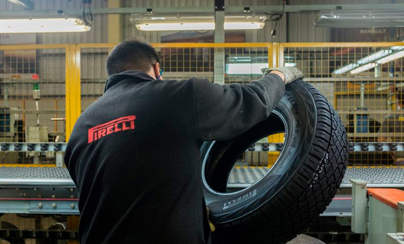 Pirelli anunció un ajuste estructural en su planta bonaerense: cese de producción, recorte de turnos y un plan de retiros voluntarios