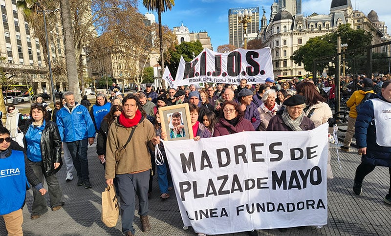 Emotiva despedida a Taty Almeida en Plaza de Mayo: «Su legado quedará grabado a fuego en las nuevas generaciones militantes»