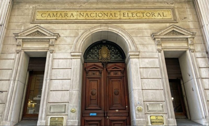 Revés para el Gobierno: la Justicia anuló el DNU que transfería el trámite de ciudadanía a Migraciones