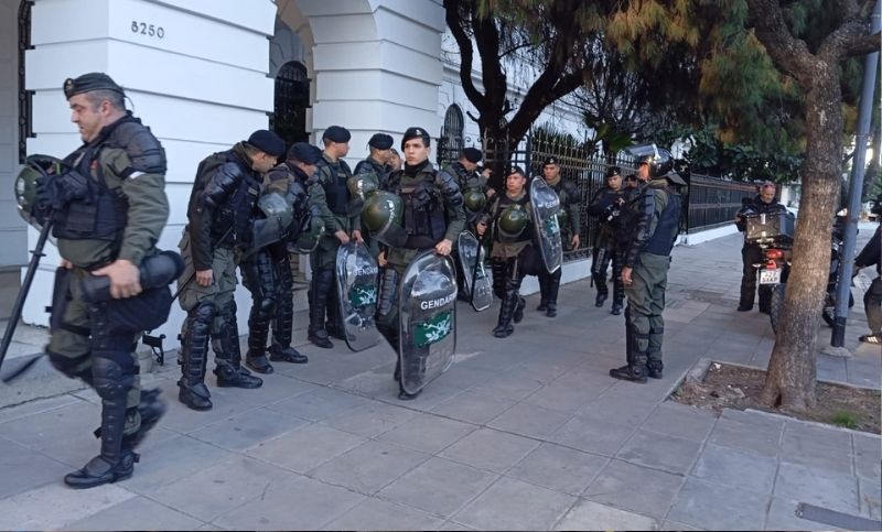 Tensión y resistencia en la CNEA: despidos masivos, ocupación de sedes y denuncia de represión