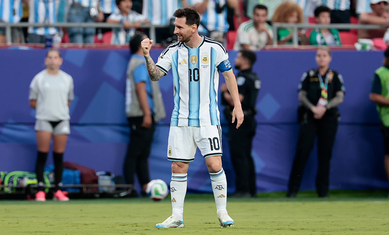 Messi apareció con su magia y Argentina derrota a Argelia por 1 a 0