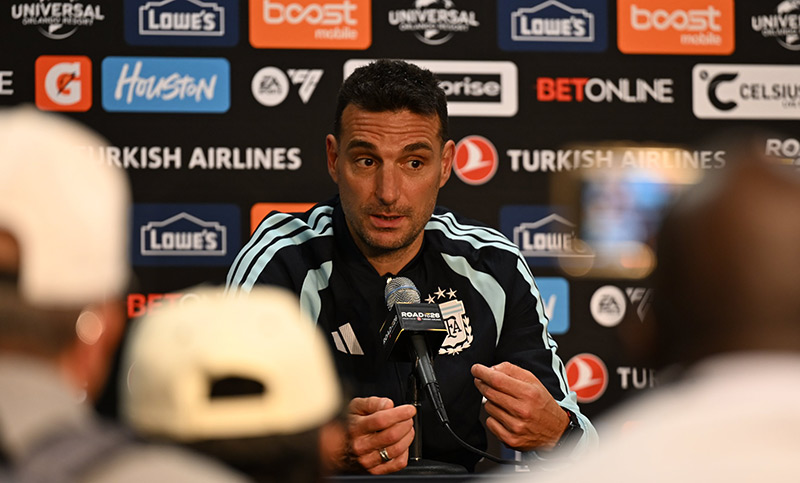 Scaloni afirmó que no tiene definido al reemplazante del saliente Balerdi