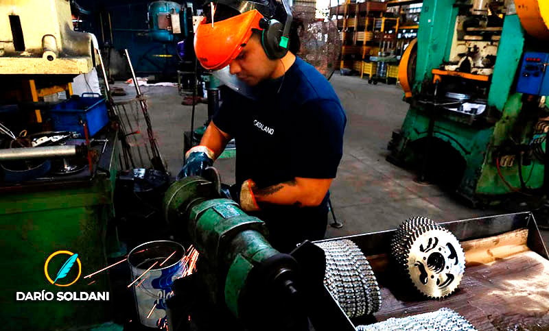 La industria metalúrgica sigue en retroceso: seis de cada diez máquinas están paradas y la actividad cayó 5,1%