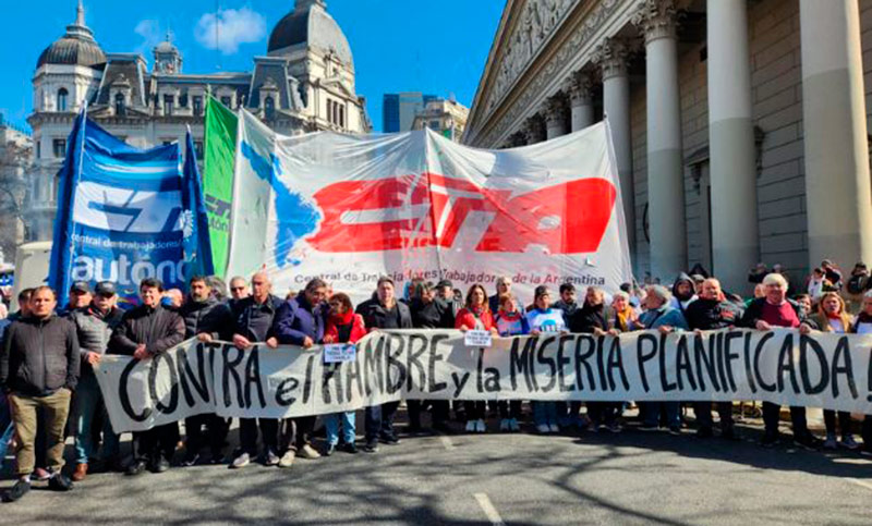 Las dos CTA marcharán este martes hacia Plaza de Mayo contra el ajuste del Gobierno