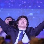 Milei insiste en la negación y asegura que el país está “a pleno consumo”