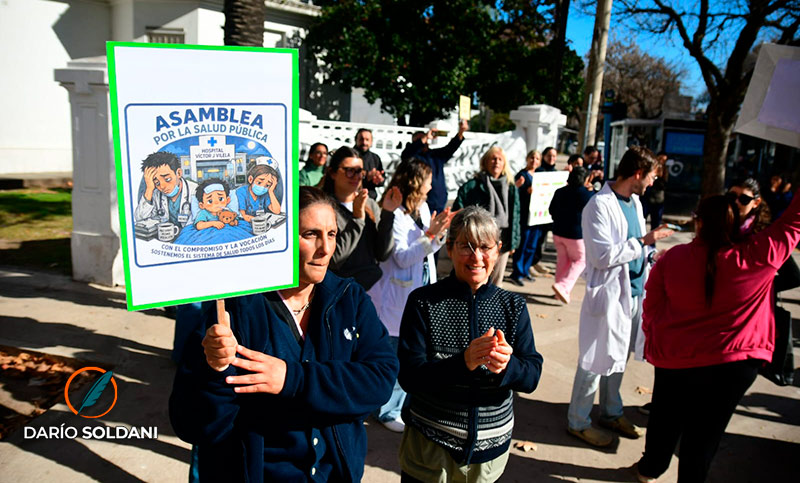 Protesta y asamblea de los trabajadores del Hospital Vilela: sueldos atrasados que no cubren la canasta básica