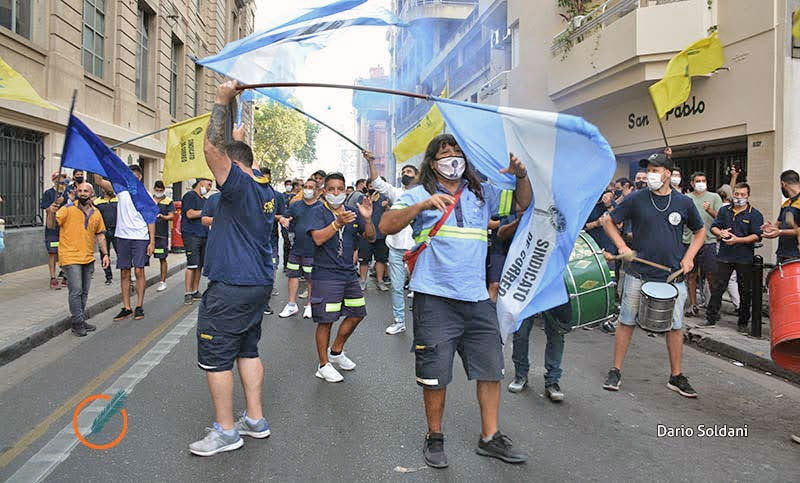 El Sindicato de Correo de Rosario cuestionó las políticas del Gobierno en la antesala de la visita de Milei a la ciudad