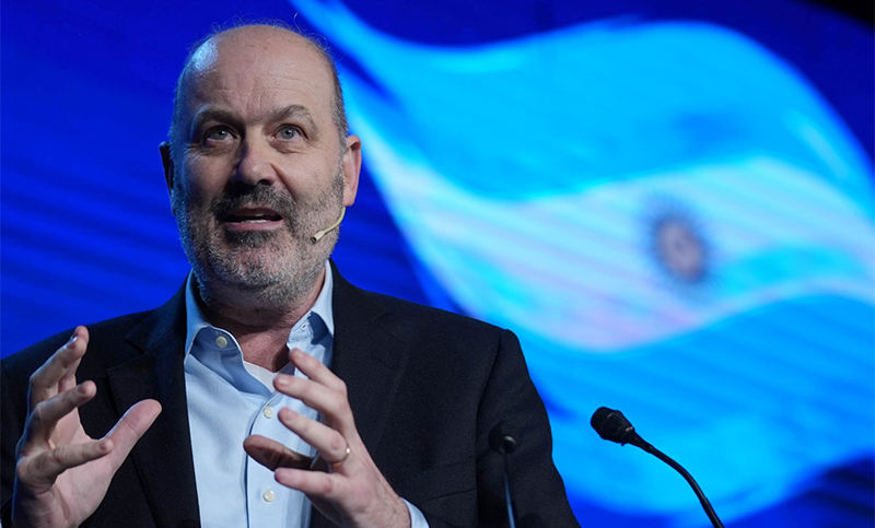 Sturzenegger: “Un millón y medio de personas se van a ir a vivir a Neuquén y otro millón a Catamarca”