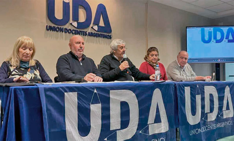 La Unión de Docentes Argentinos se declara en estado de alerta y movilización y exige la convocatoria urgente a la paritaria nacional