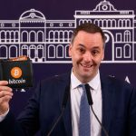 La fortuna cripto de Adorni: cuánto valen hoy sus Bitcoin y qué sueldo hace falta para comprarlos