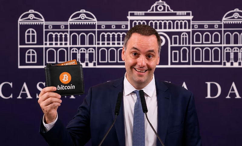 La fortuna cripto de Adorni: cuánto valen hoy sus Bitcoin y qué sueldo hace falta para comprarlos