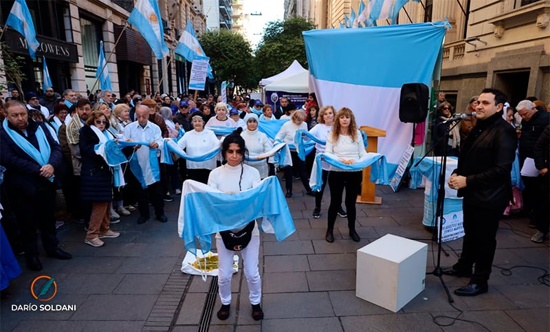 Banderazo mayor: “Hay que saltar la grieta, pensar una sociedad más justa e inclusiva para todos”