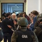 Despidos, Gendarmería y silencio oficial: tensión en la Comisión de Energía Atómica ante vencimiento de contratos