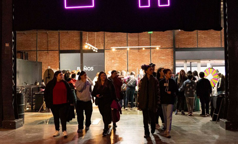 Con música emergente e intervenciones de microteatro, El Galpón 11 celebra el Festival “La Mano de Dios”
