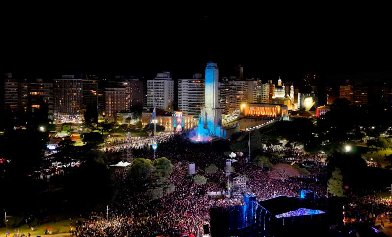 Más de 350.000 personas celebraron el Día de la Bandera durante toda la jornada en el Monumento