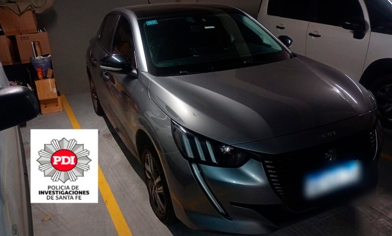 Intentaron vender un auto robado en una cochera céntrica: los detuvieron en pleno acto