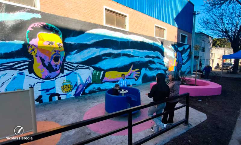 Con un mural de Maradona y Messi, se inauguró la Plaza de Bolsillo número 100 en Rosario
