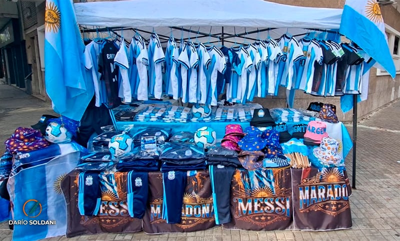 La fiebre mundialista no mejoró las ventas: ¿cuánto cuesta equiparse para los partidos de Argentina?