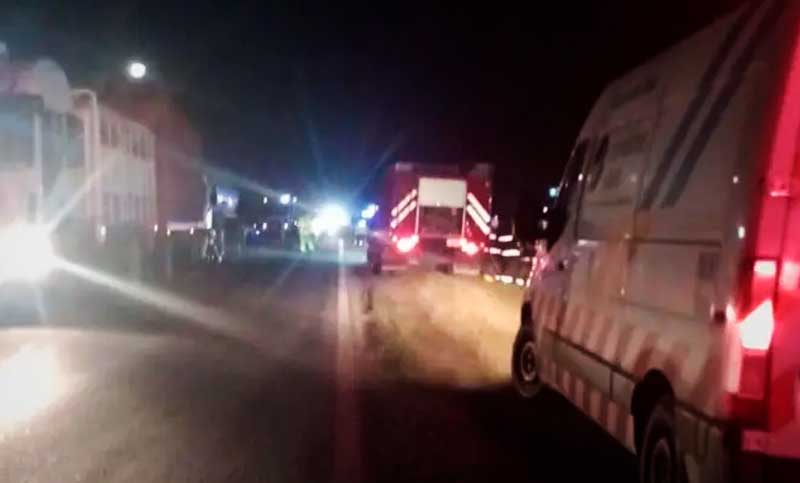 Corte total en la AO12 por el choque entre dos camiones: un herido fue trasladado al Heca