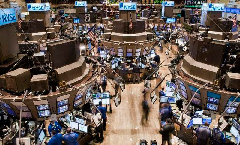 Fuerte caída de Wall Street arrastró a los activos argentinos y elevó el riesgo país