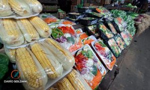Consumo de frutas y verduras cayó hasta un 60% y preocupa a los puesteros del Mercado de Productores de Rosario