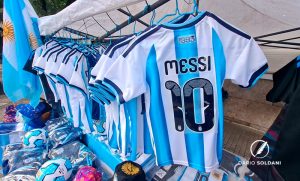 Ni la venta de prendas de la Selección frenó el derrumbe: comerciantes registraron una caída de 9,6% interanual