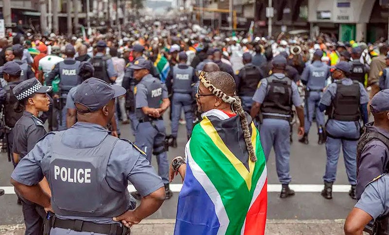 Un muerto y más de 900 detenidos tras protestas antiinmigración en Sudáfrica