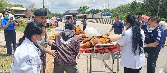 Un niño de 11 años atropelló a un grupo de monjes budistas en Tailandia: dejó nueve muertos y más de 20 heridos
