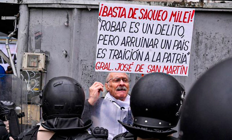 Lo de todos los miércoles: fuerzas federales reprimieron a jubilados y ex combatientes de Malvinas alrededor del Congreso