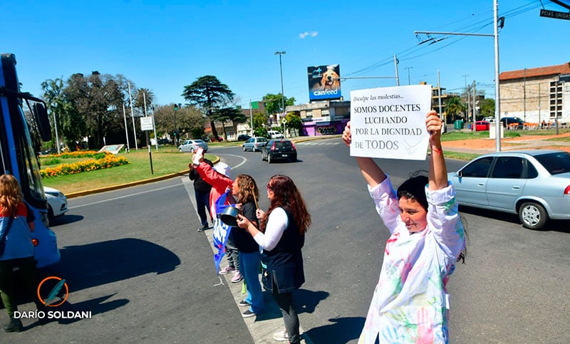 El Gobierno santafesino convocó a paritarias; docentes hablan de un desfasaje salarial del 35%