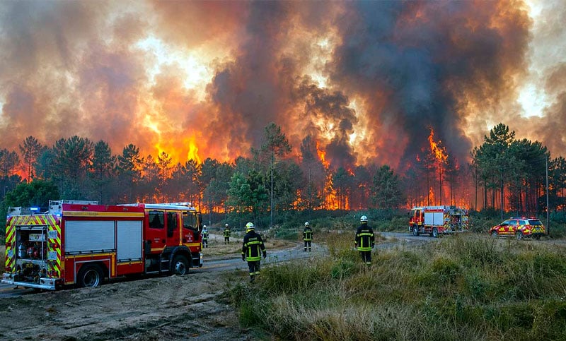 Incendios forestales: Macron advierte que Francia atraviesa el momento más difícil desde la Segunda Guerra Mundial