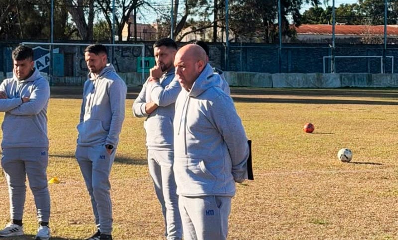 Toto Acoglanis inició un nuevo ciclo como DT de Argentino