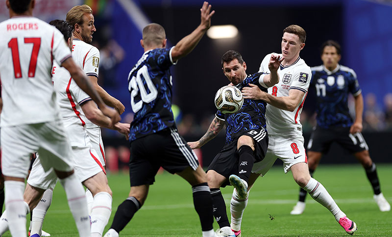 Gordon sorprende y Argentina pierde con Inglaterra por 1 a 0
