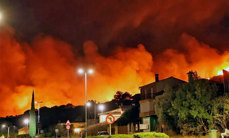 España enfrenta el incendio forestal más grande de su historia y ya hay más de 100.000 afectados