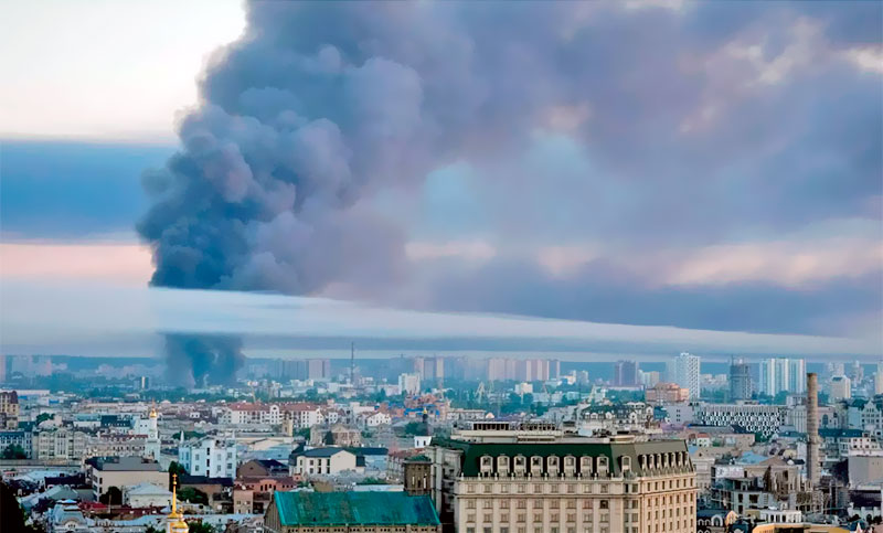 Rusia bombardea Kiev con al menos 20 muertos y Ucrania responde con ataques a instalaciones petroleras rusas