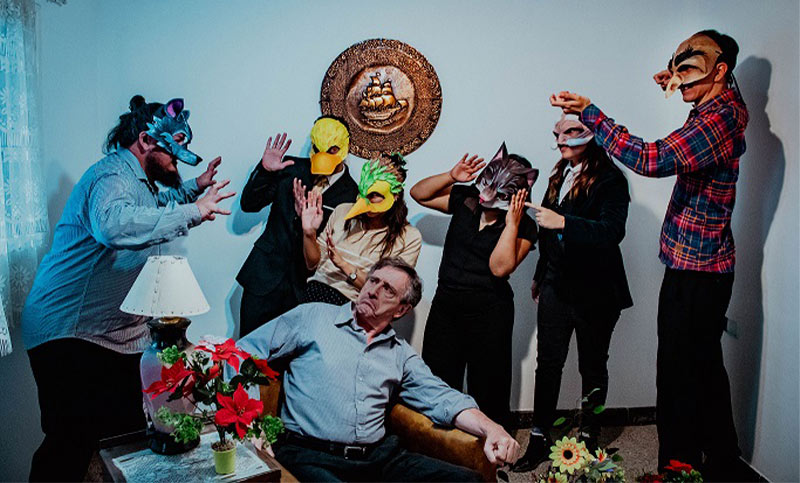 Narración, máscaras y elementos visuales con el Ensamble Vientos del Paraná que presenta “Pedro y sus amigos”