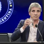 Caputo: “Bajó el consumo en supermercados, pero la gente ahora compra por Mercado Libre”