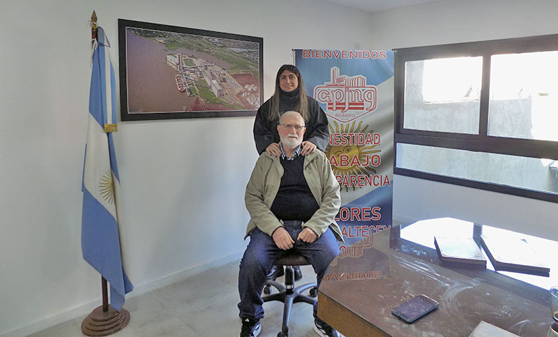 Historia de vida: un trabajador es homenajeado por su gremio después de trabajar 52 años en el puerto de Rosario