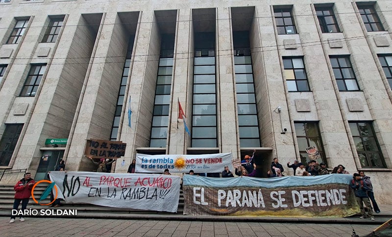 «La Rambla se defiende»: denuncian que el municipio desoye a la Justicia y avanza sobre el espacio público