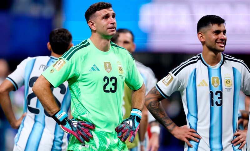 El futuro del Dibu, en duda: el arquero evalúa dar un paso al costado de la Selección